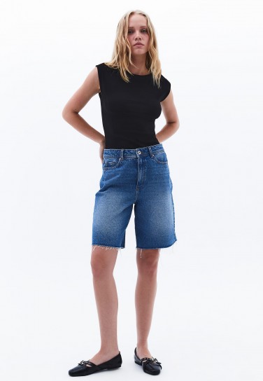 Siyah Pamuklu Bot Yaka Tişört