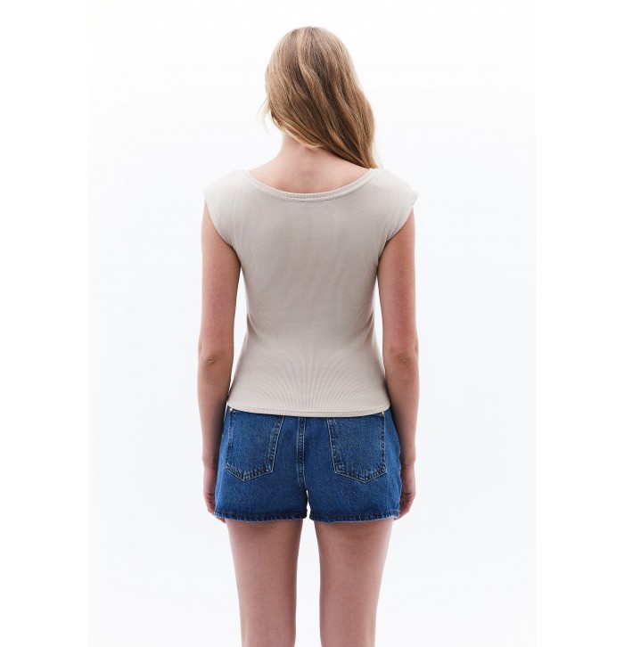 Bej Pamuklu Bot Yaka Tişört