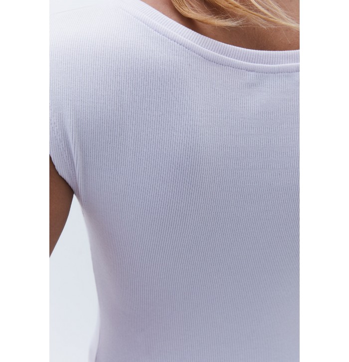 Beyaz Pamuklu Bot Yaka Tişört